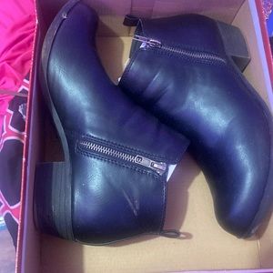 Heel boots